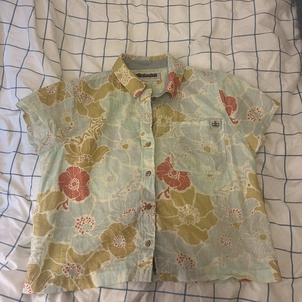 Levitate Women’s Medium Floral Button Down Shirt - Multicolor